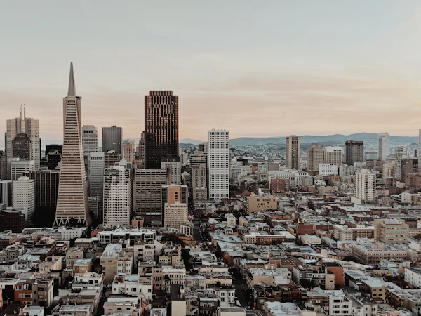 San Francisco rooftops and the Transamerica Pyramid in hazy daylight